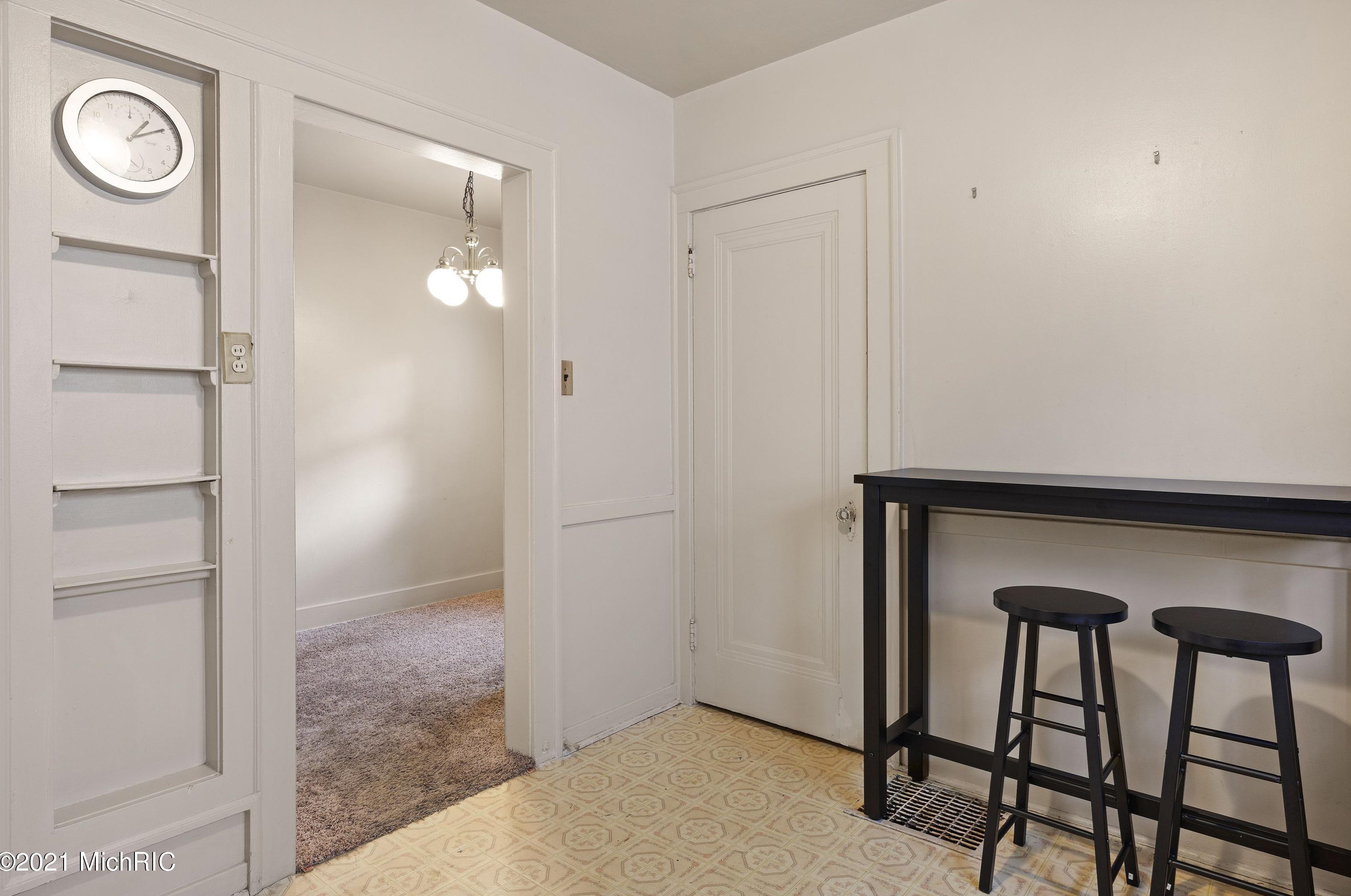 2118 Kalamazoo Ave, Grand Rapids MI 49507-3757 exterior