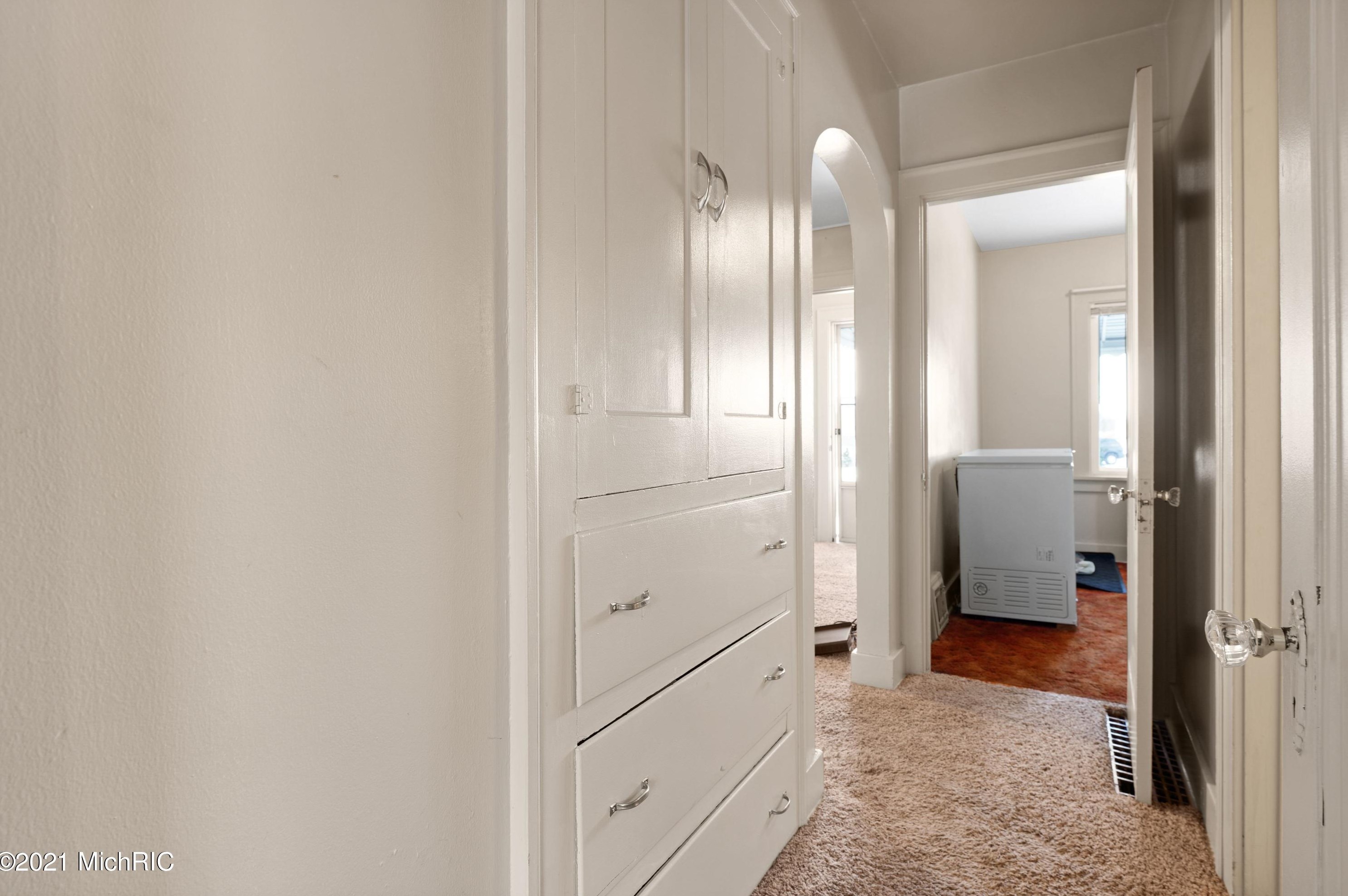 2118 Kalamazoo Ave, Grand Rapids MI 49507-3757 exterior