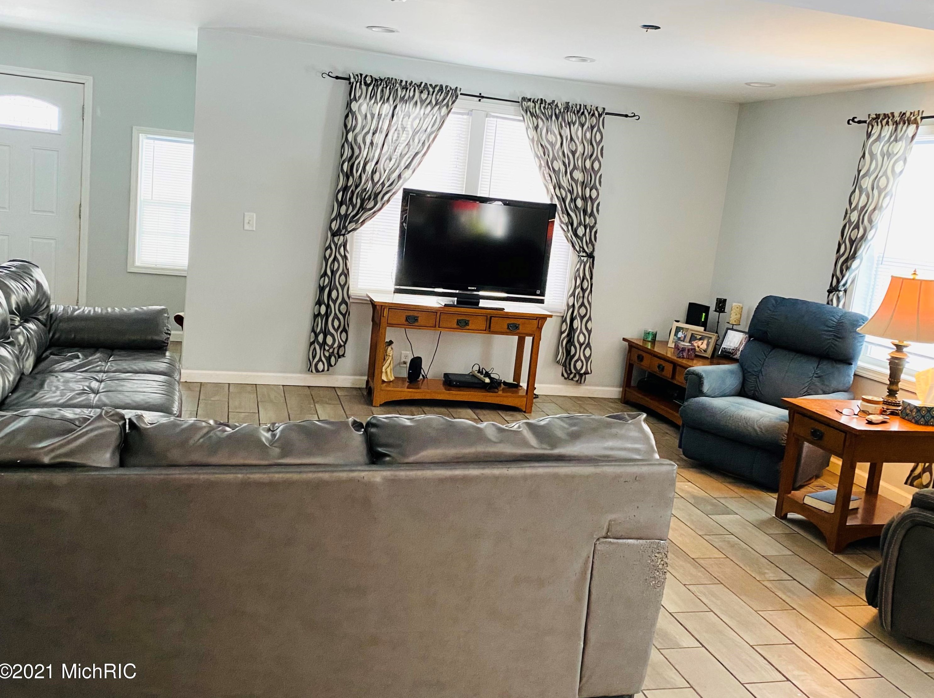 3161 Detroit Rd, Niles MI 49120-9454 exterior