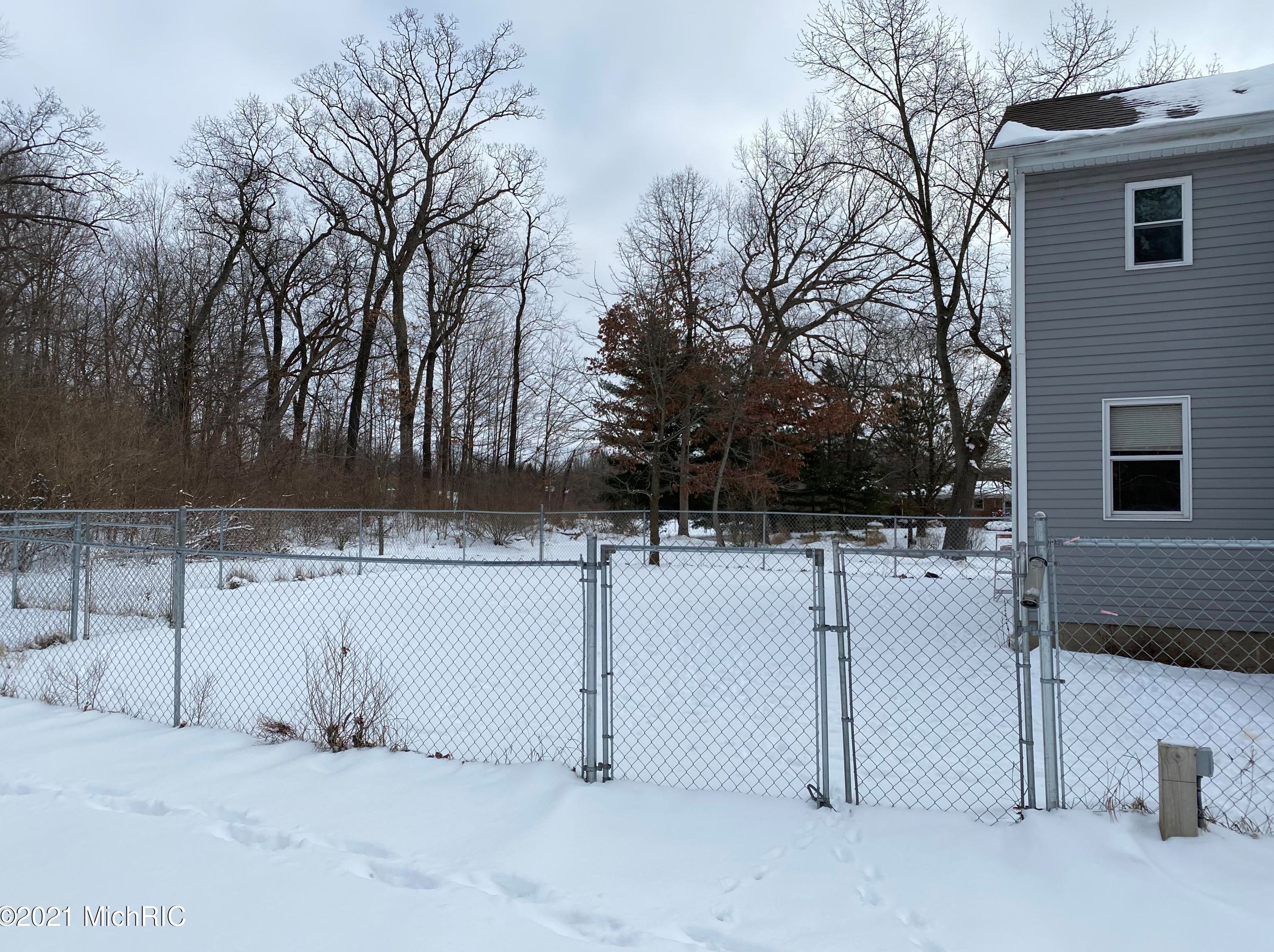 3161 Detroit Rd, Niles MI 49120-9454 exterior