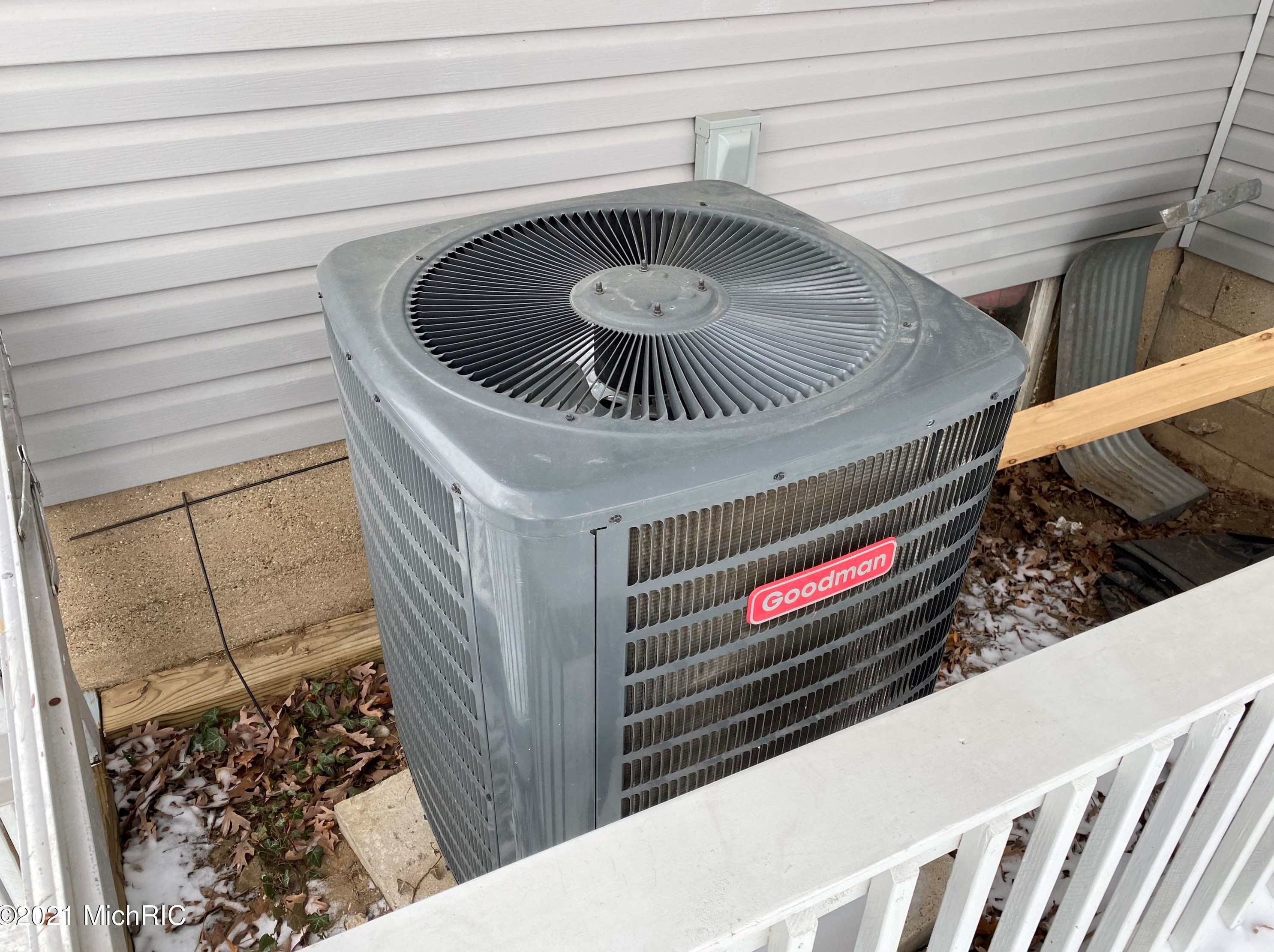 3161 Detroit Rd, Niles MI 49120-9454 exterior