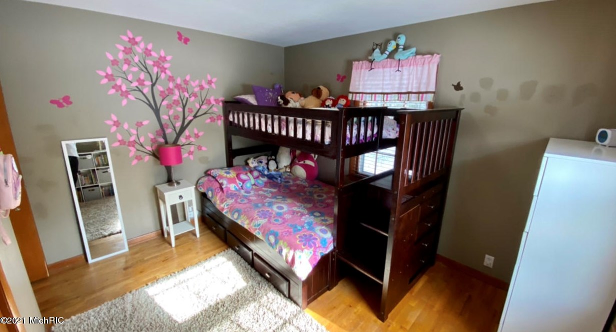 2014 Orchard Dr, Stevensville MI  49127-9569 exterior