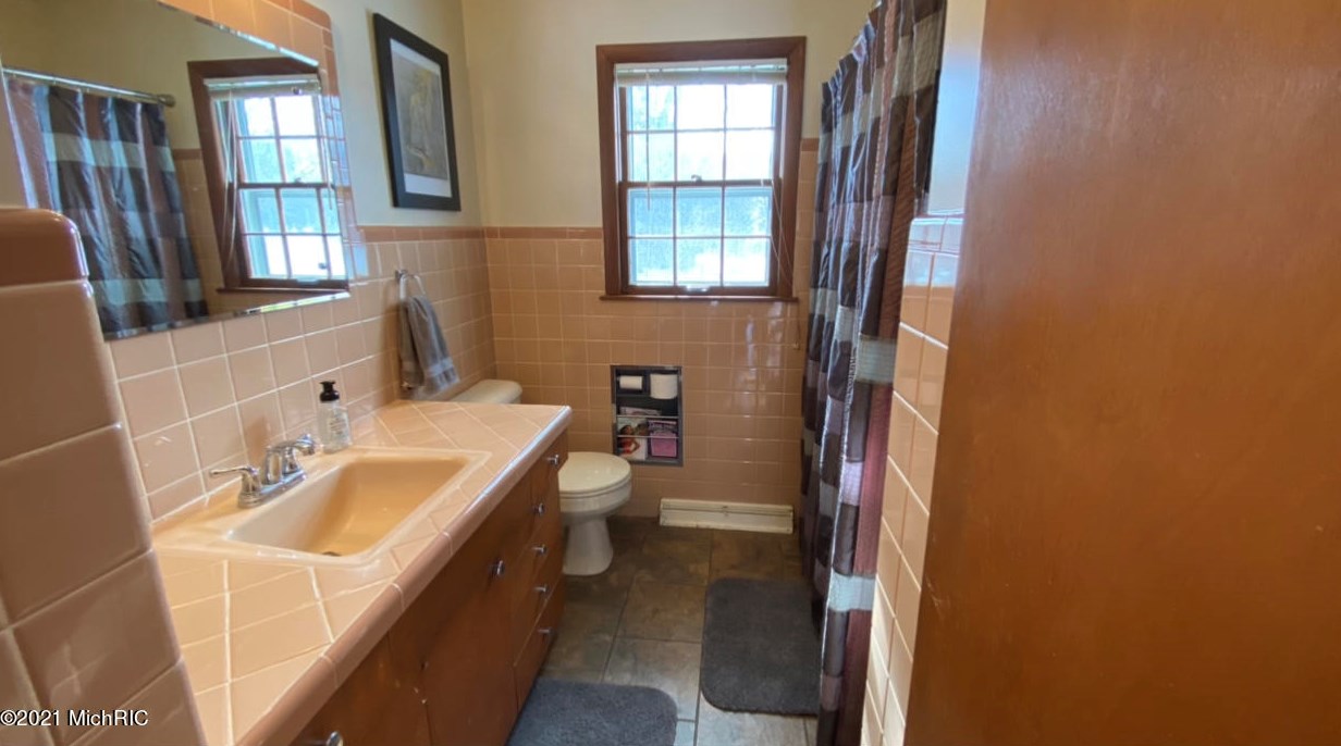 2014 Orchard Dr, Stevensville MI  49127-9569 exterior