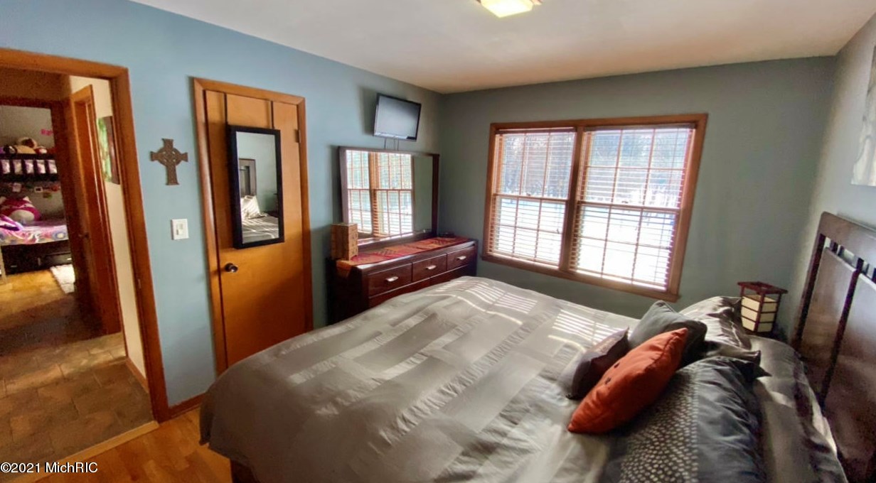 2014 Orchard Dr, Stevensville MI  49127-9569 exterior