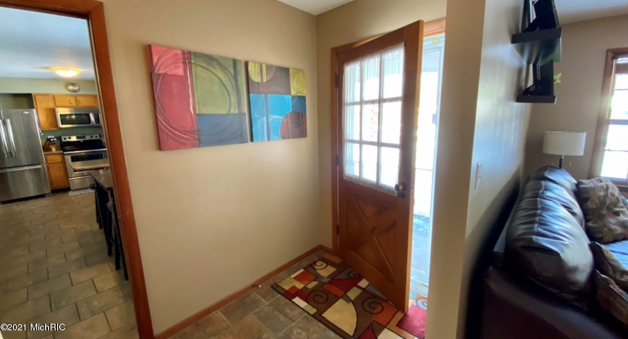 2014 Orchard Dr, Stevensville MI  49127-9569 exterior