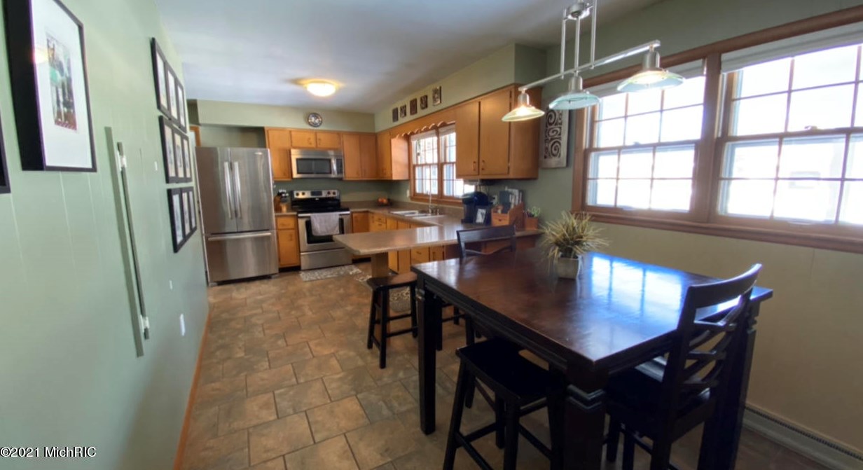 2014 Orchard Dr, Stevensville MI  49127-9569 exterior