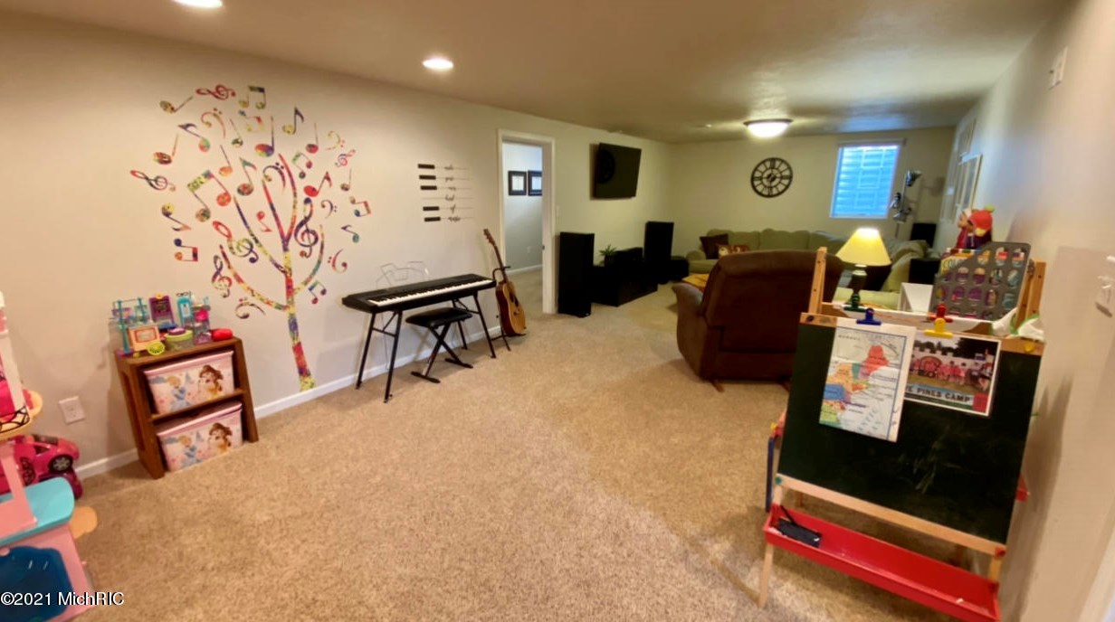 2014 Orchard Dr, Stevensville MI  49127-9569 exterior