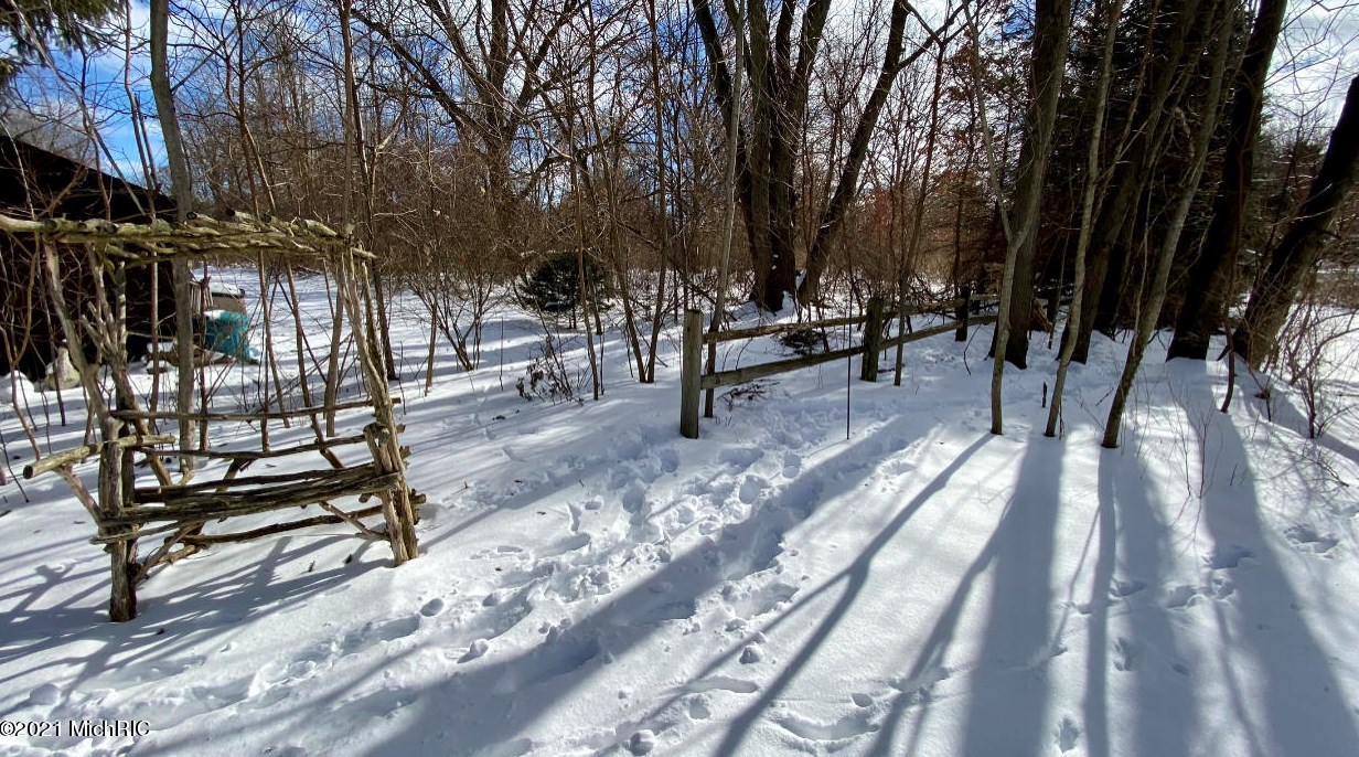 2014 Orchard Dr, Stevensville MI  49127-9569 exterior