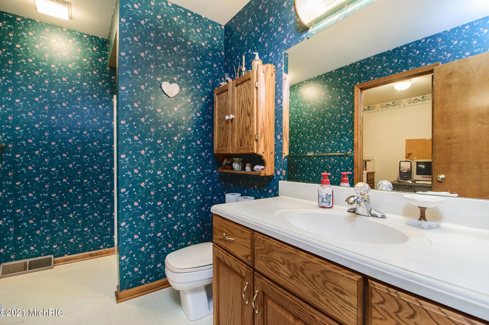 1061 Amberwood Dr, Byron Township MI  exterior