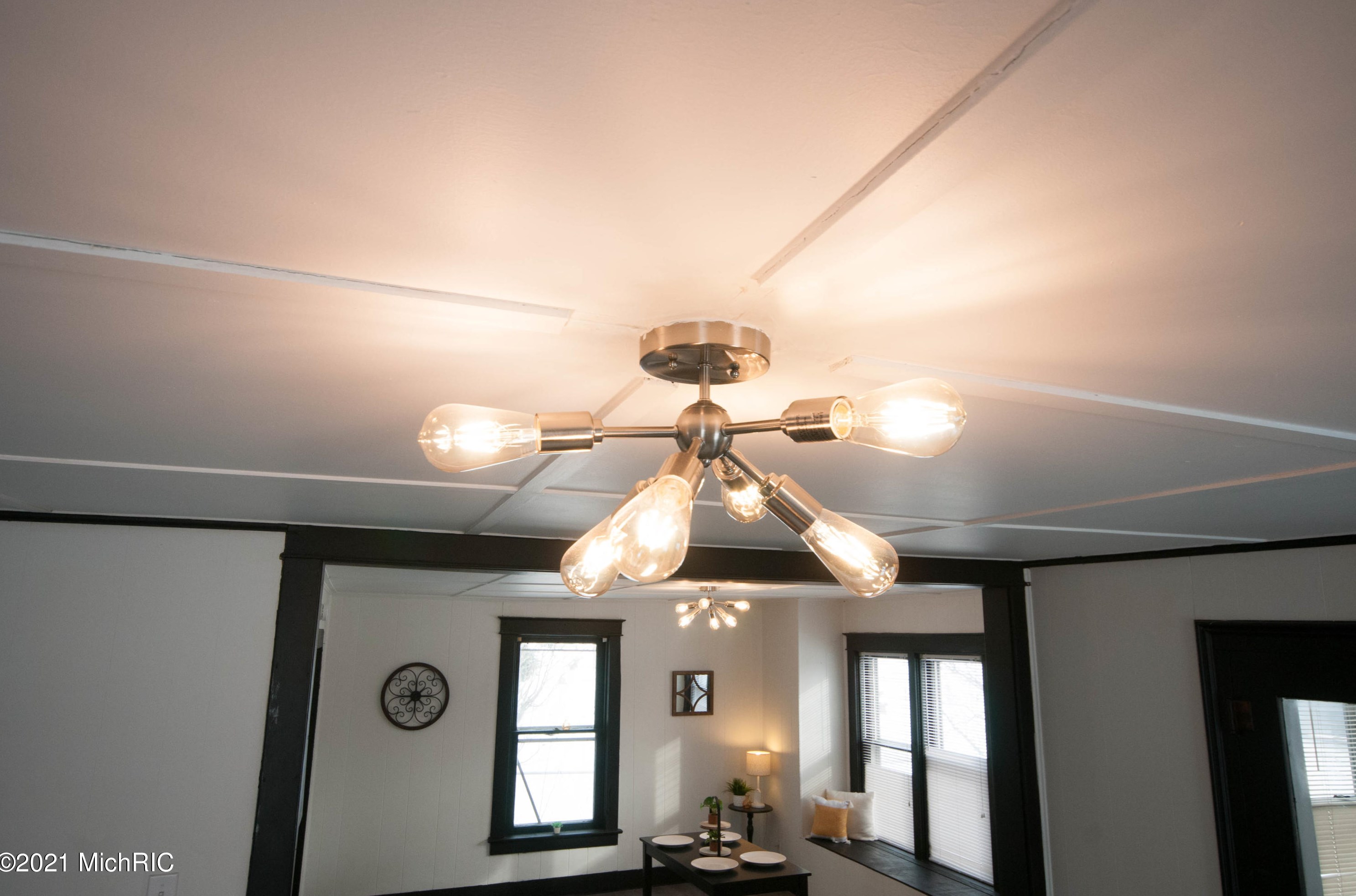 1017 Regent St, Niles MI 49120-2645 exterior