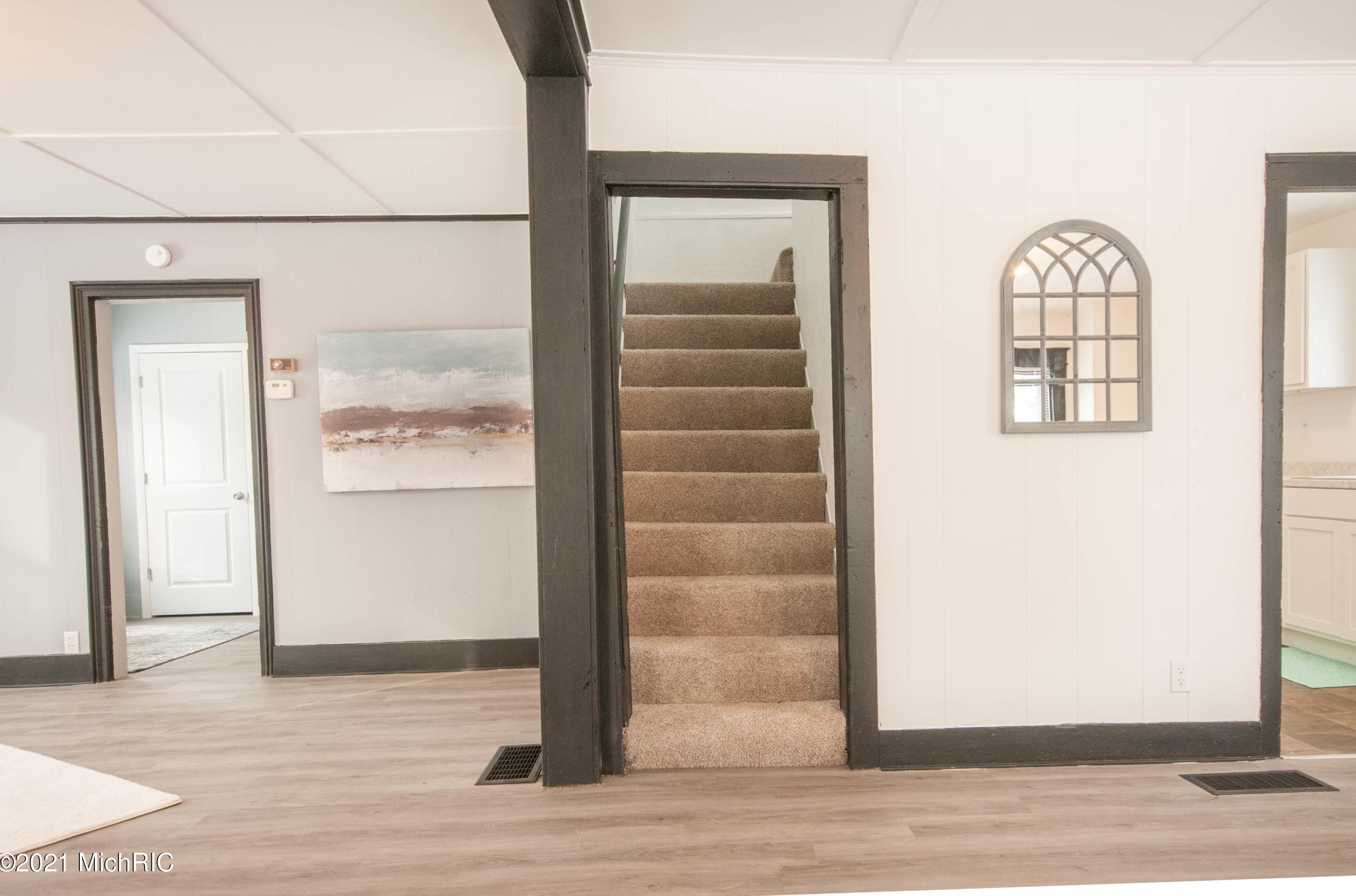 1017 Regent St, Niles MI 49120-2645 exterior