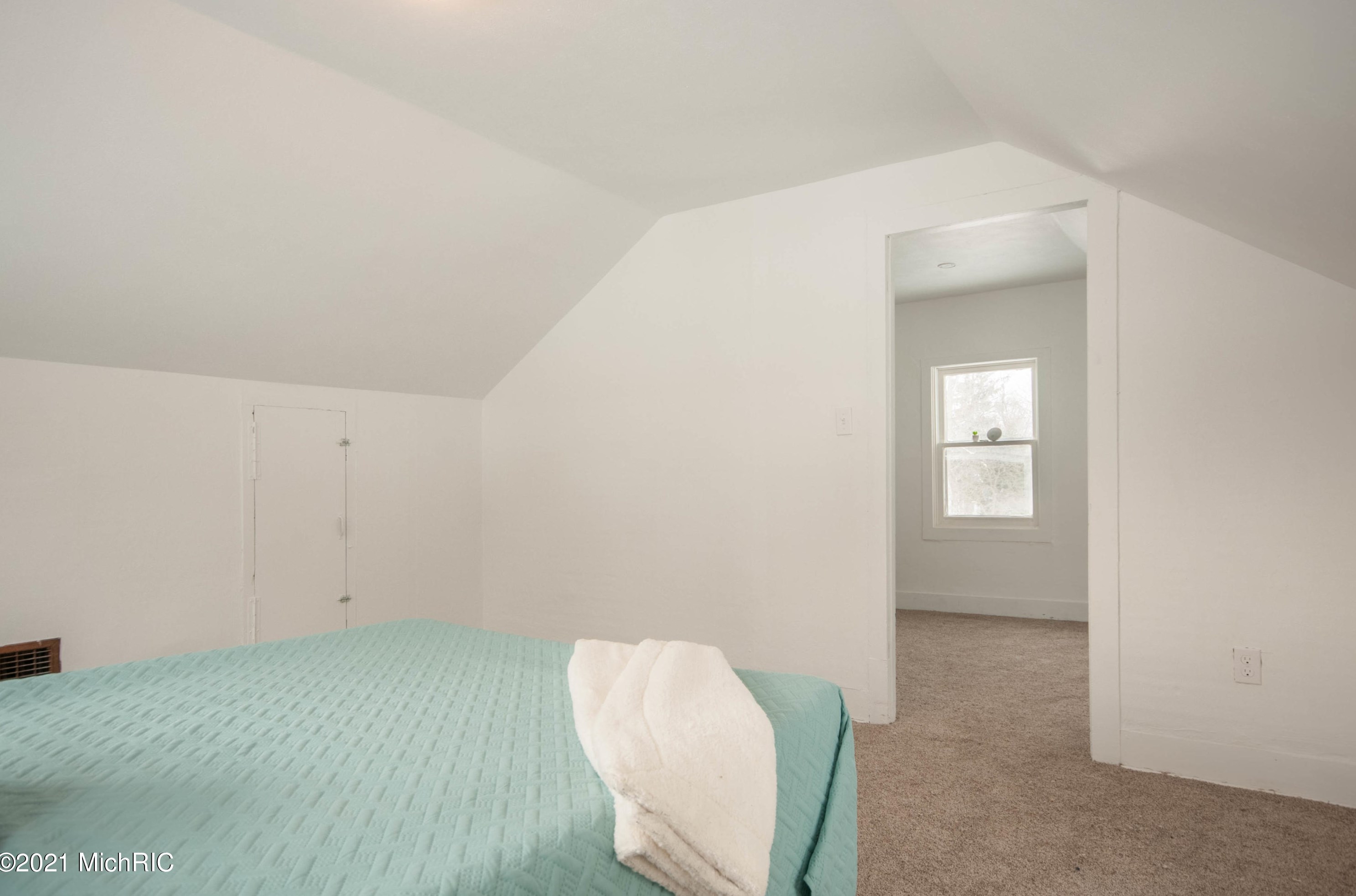 1017 Regent St, Niles MI 49120-2645 exterior