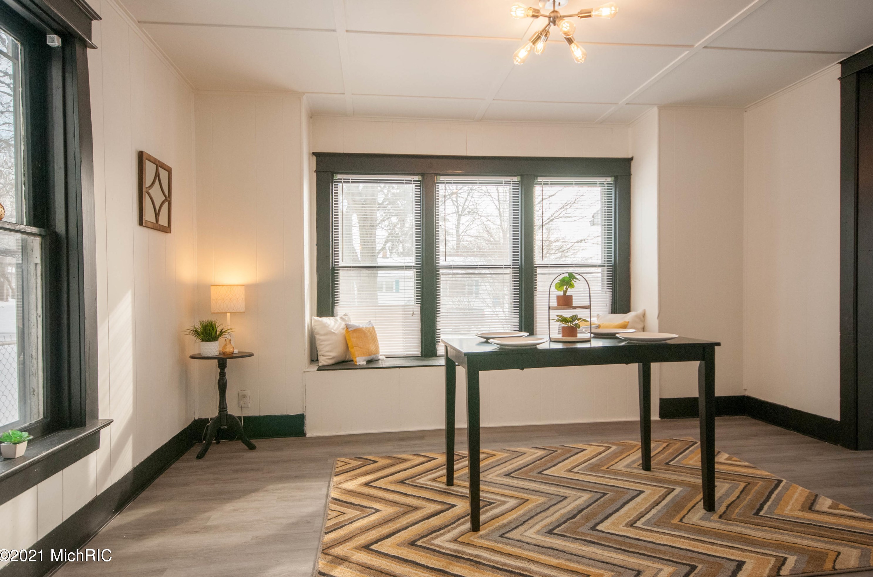 1017 Regent St, Niles MI 49120-2645 exterior