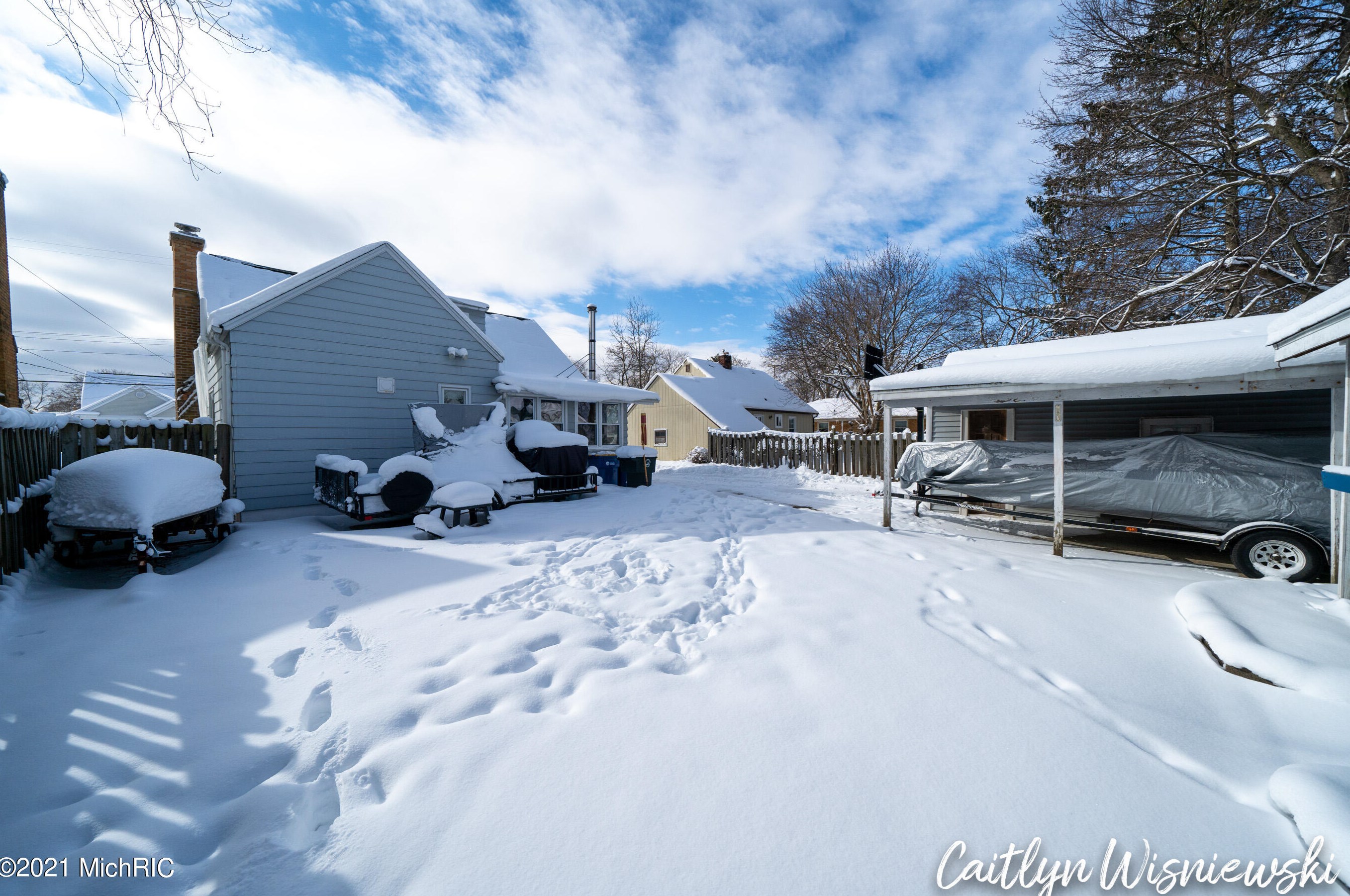 941 Northlawn St, Grand Rapids MI 49505-3717 exterior