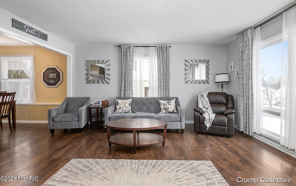 1062 Lockridge Dr, Grand Rapids MI 49505-4841 exterior