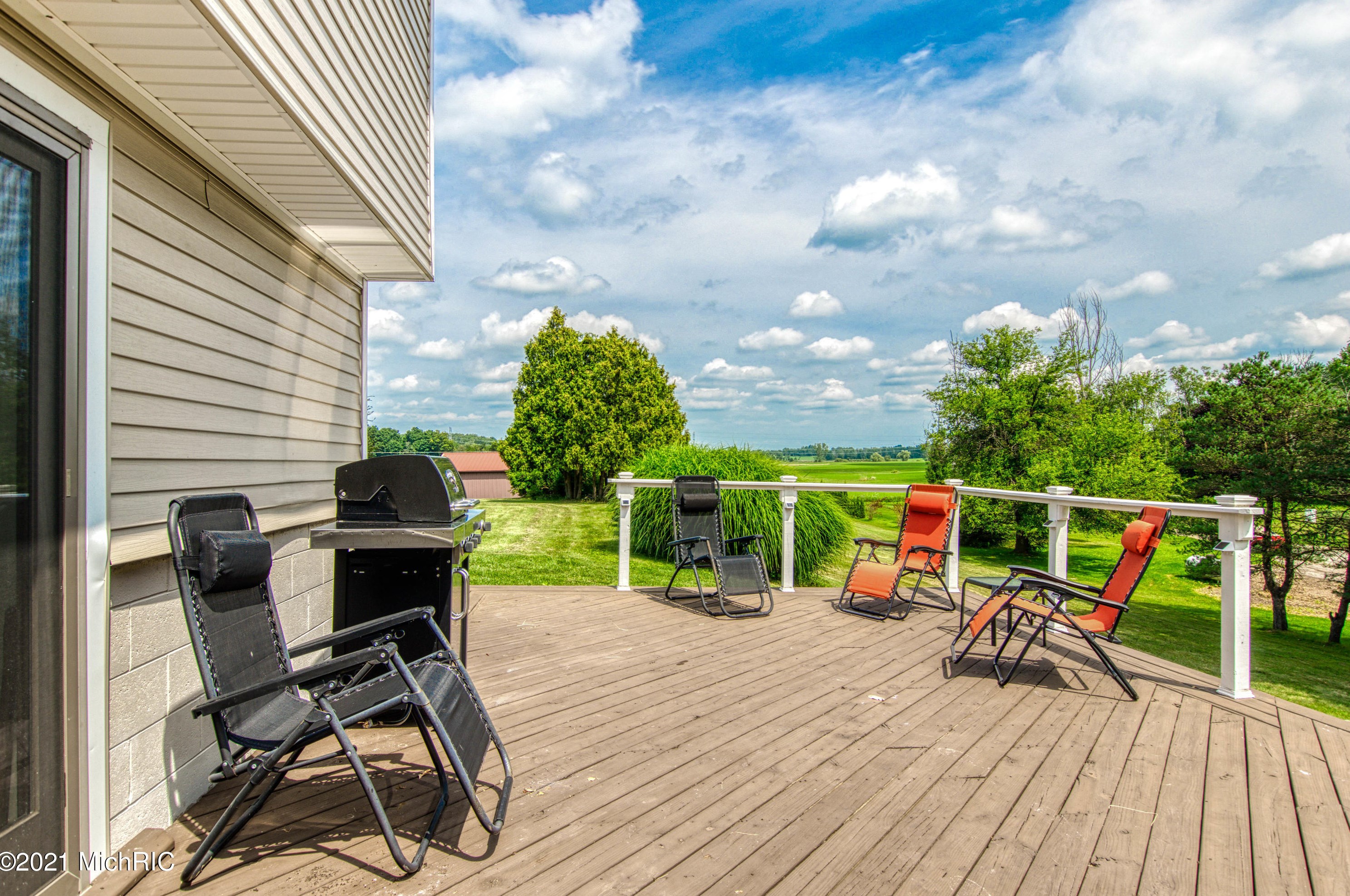 11350 Phelps Ave, Sparta MI 49345-9797 exterior