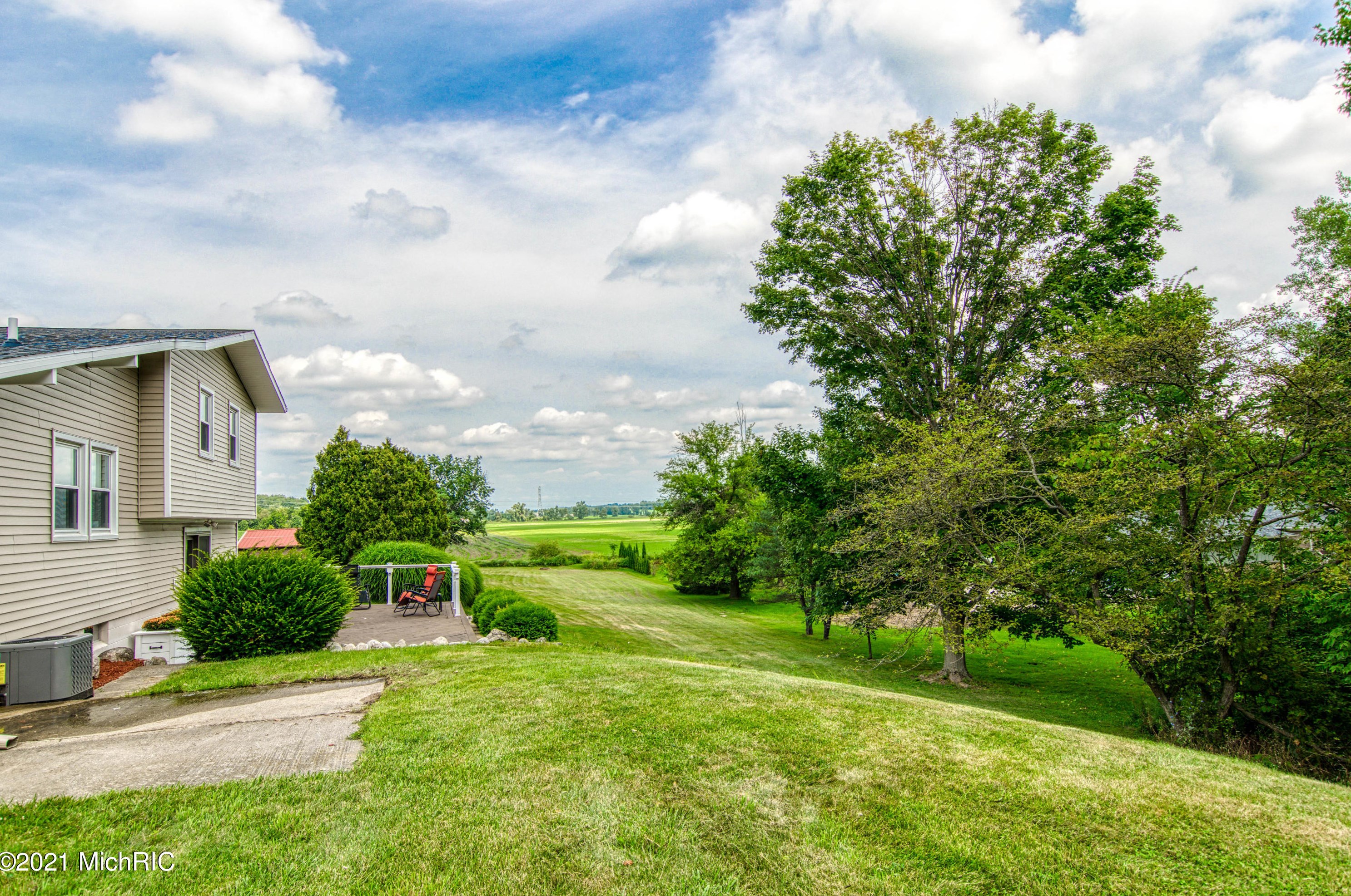 11350 Phelps Ave, Sparta MI 49345-9797 exterior