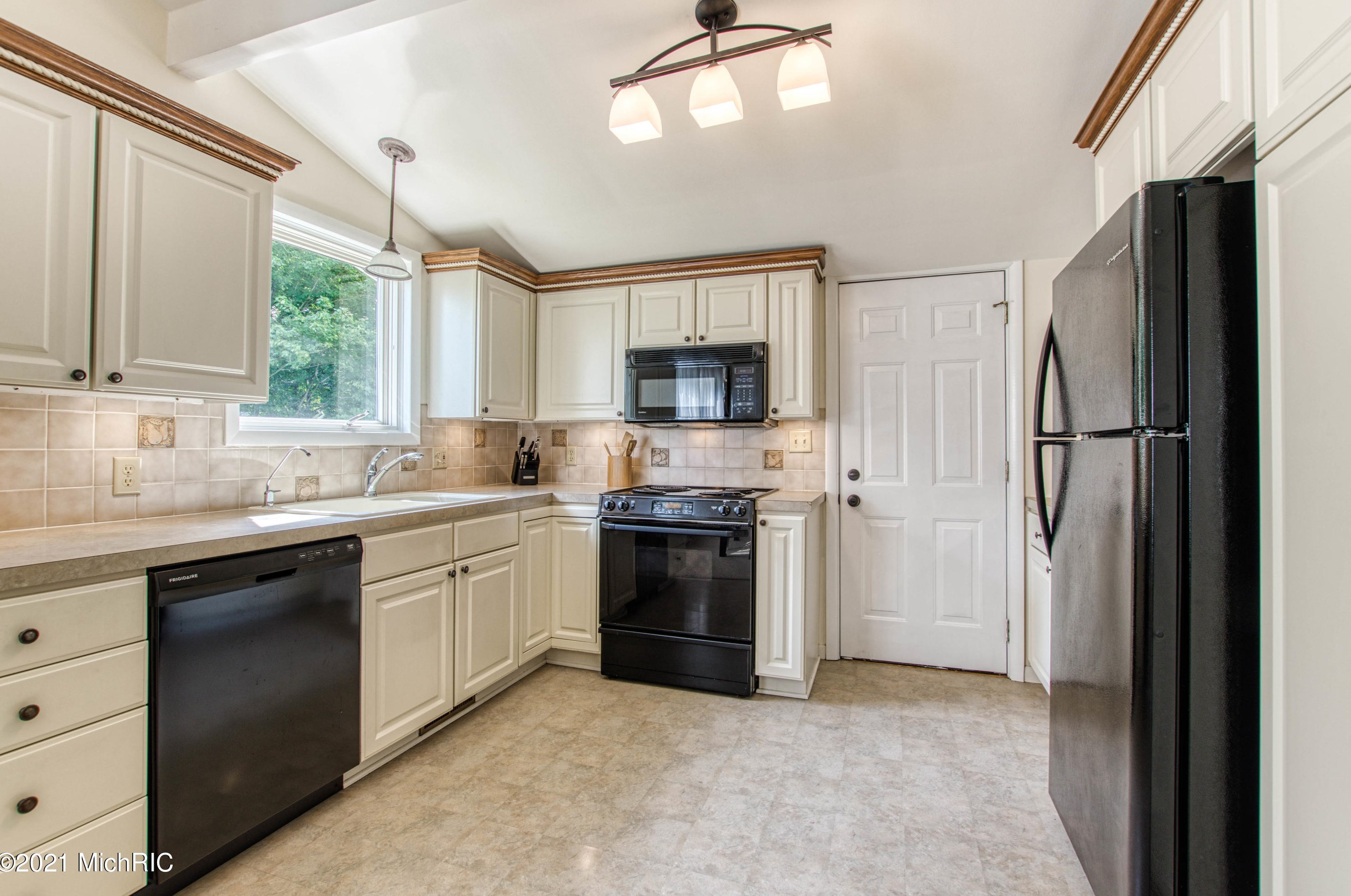 11350 Phelps Ave, Sparta MI 49345-9797 exterior