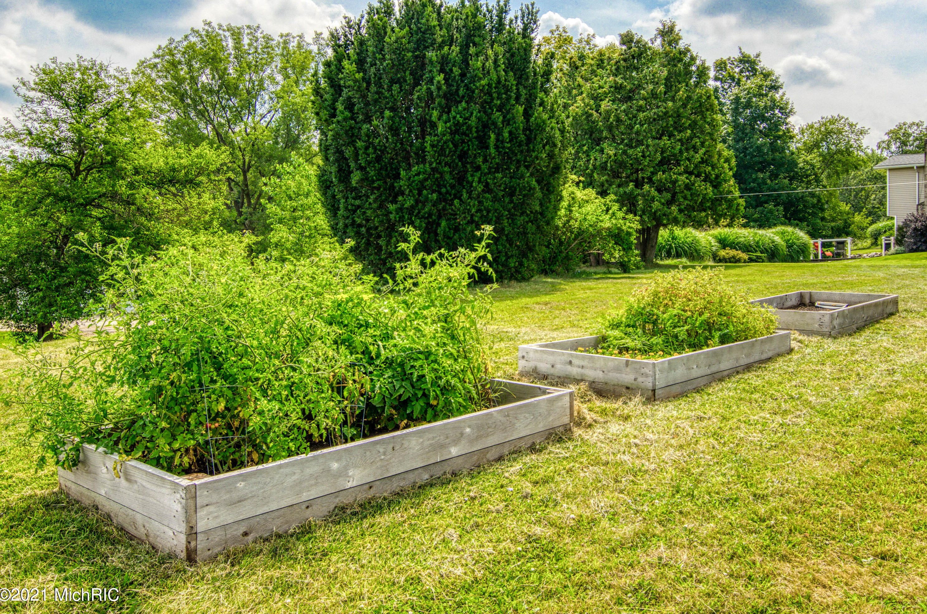 11350 Phelps Ave, Sparta MI 49345-9797 exterior