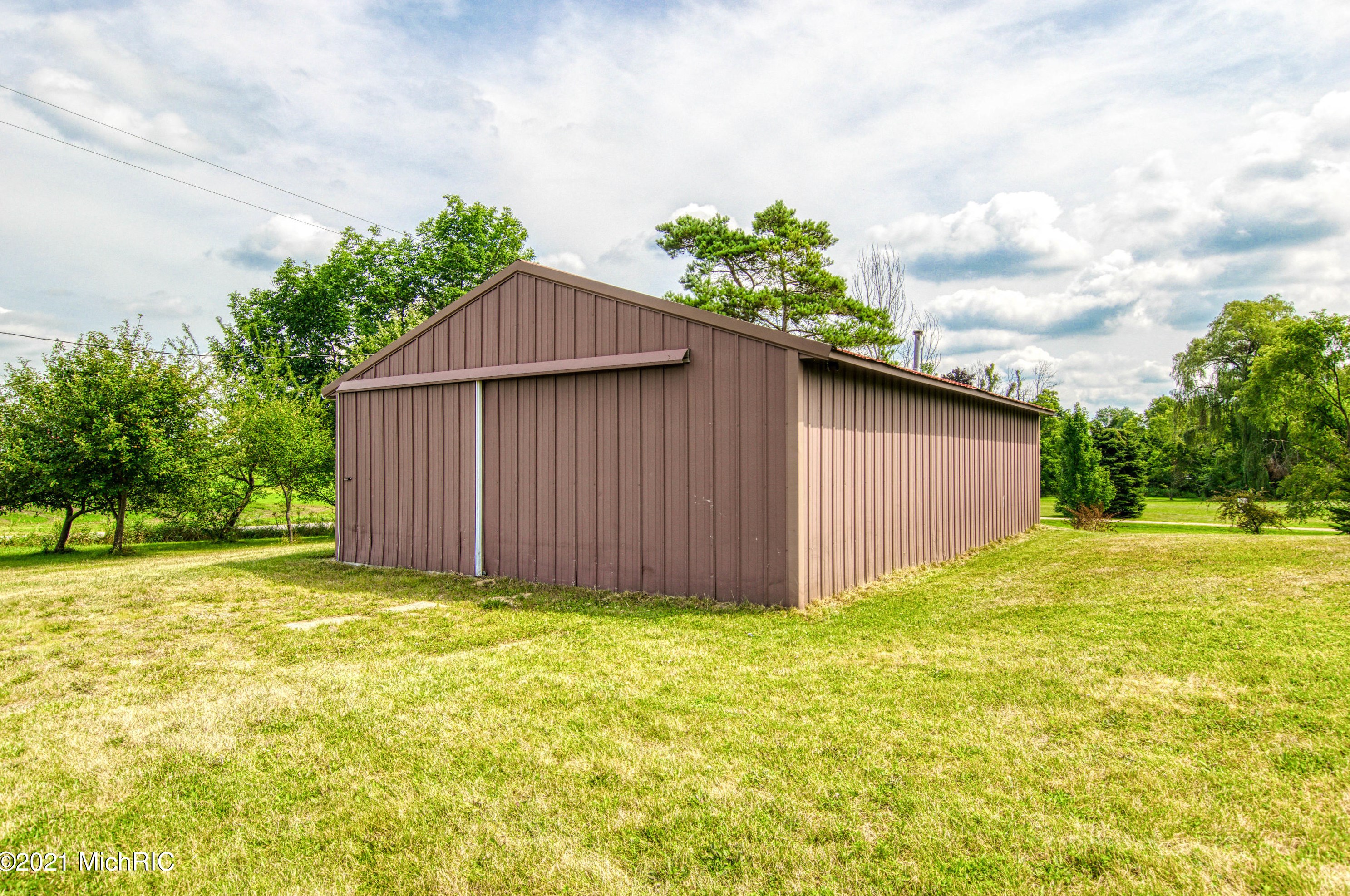 11350 Phelps Ave, Sparta MI 49345-9797 exterior