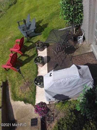 15330 Krueger St, Spring Lake MI 49456-2135 exterior