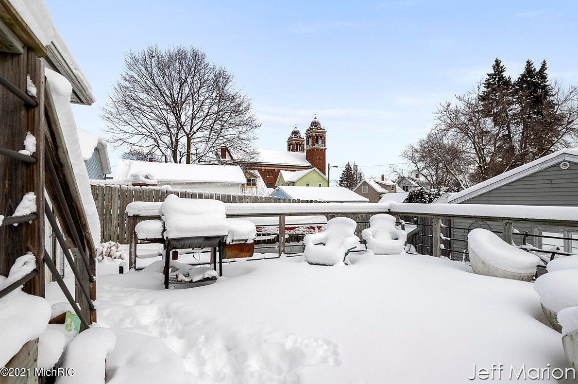 222 Valley Ave, Grand Rapids MI 49504-5469 exterior