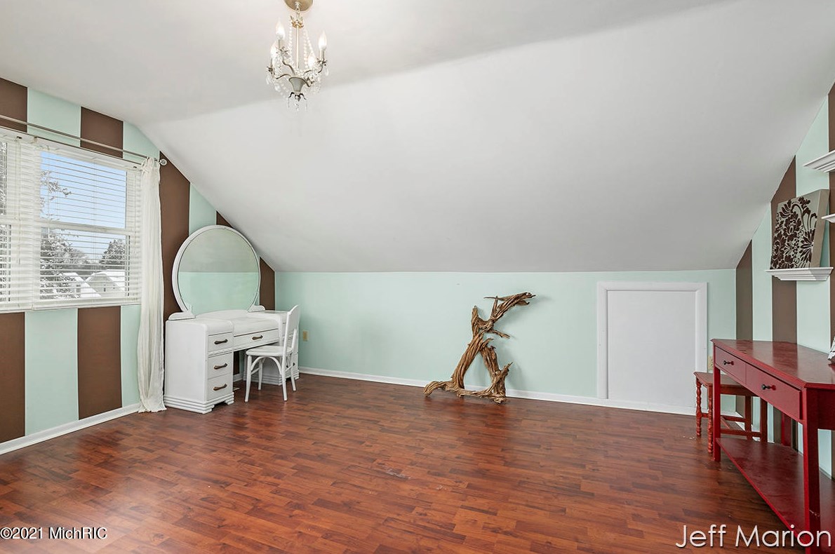 222 Valley Ave, Grand Rapids MI 49504-5469 exterior