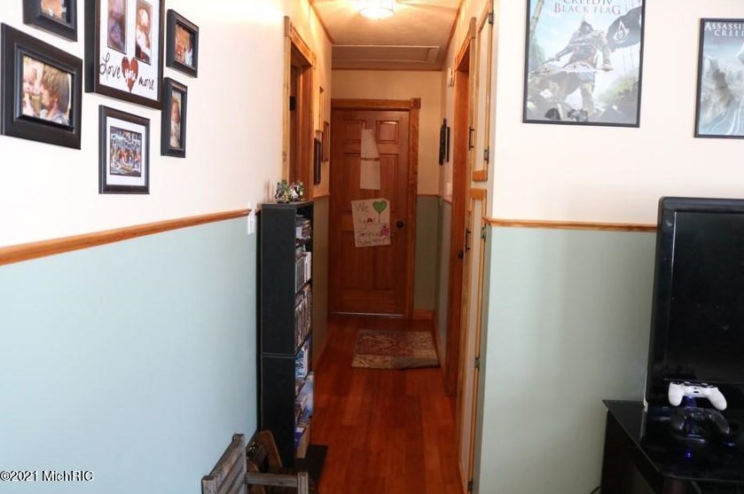 718 James St, Niles MI 49120-1129 exterior