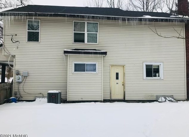 742 Maple St, Niles MI 49120-3256 exterior