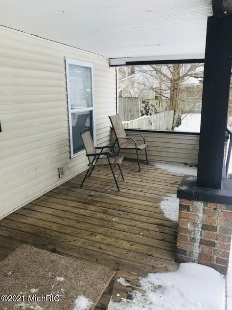 742 Maple St, Niles MI 49120-3256 exterior