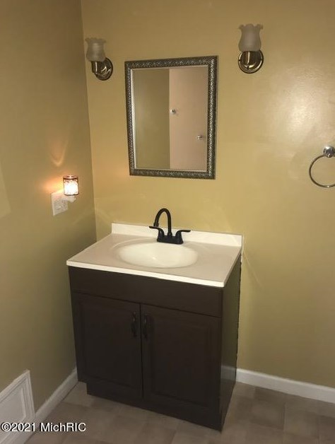 742 Maple St, Niles MI 49120-3256 exterior