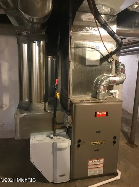 742 Maple St, Niles MI 49120-3256 exterior