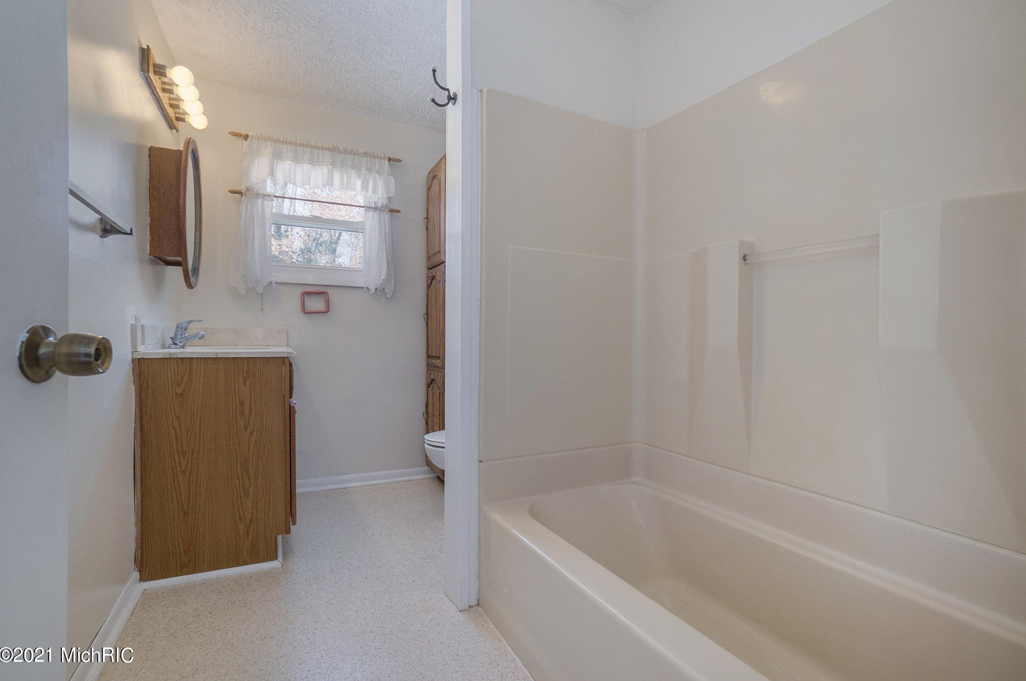 7029 D Dr, Battle Creek MI 49014-8514 exterior