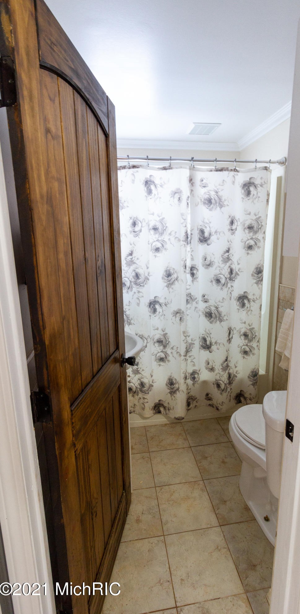 17558 Macarthur, Detroit MI 48240-1946 exterior