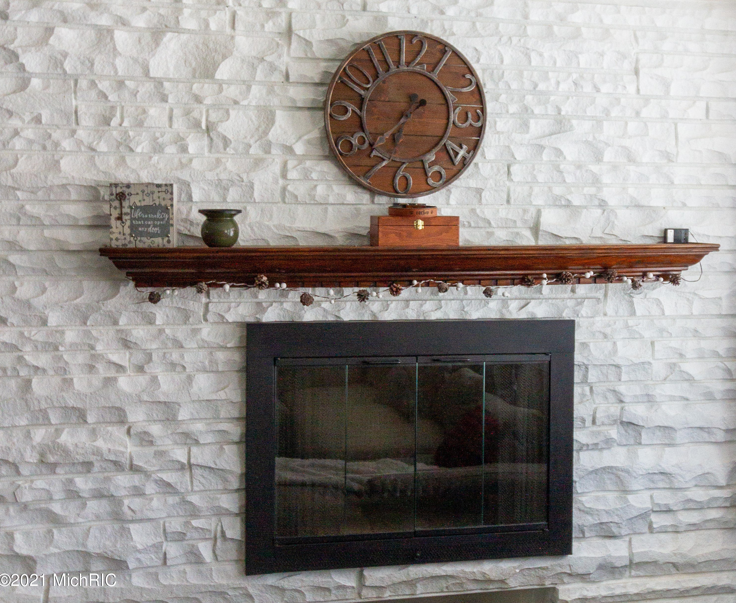 17558 Macarthur, Detroit MI 48240-1946 exterior