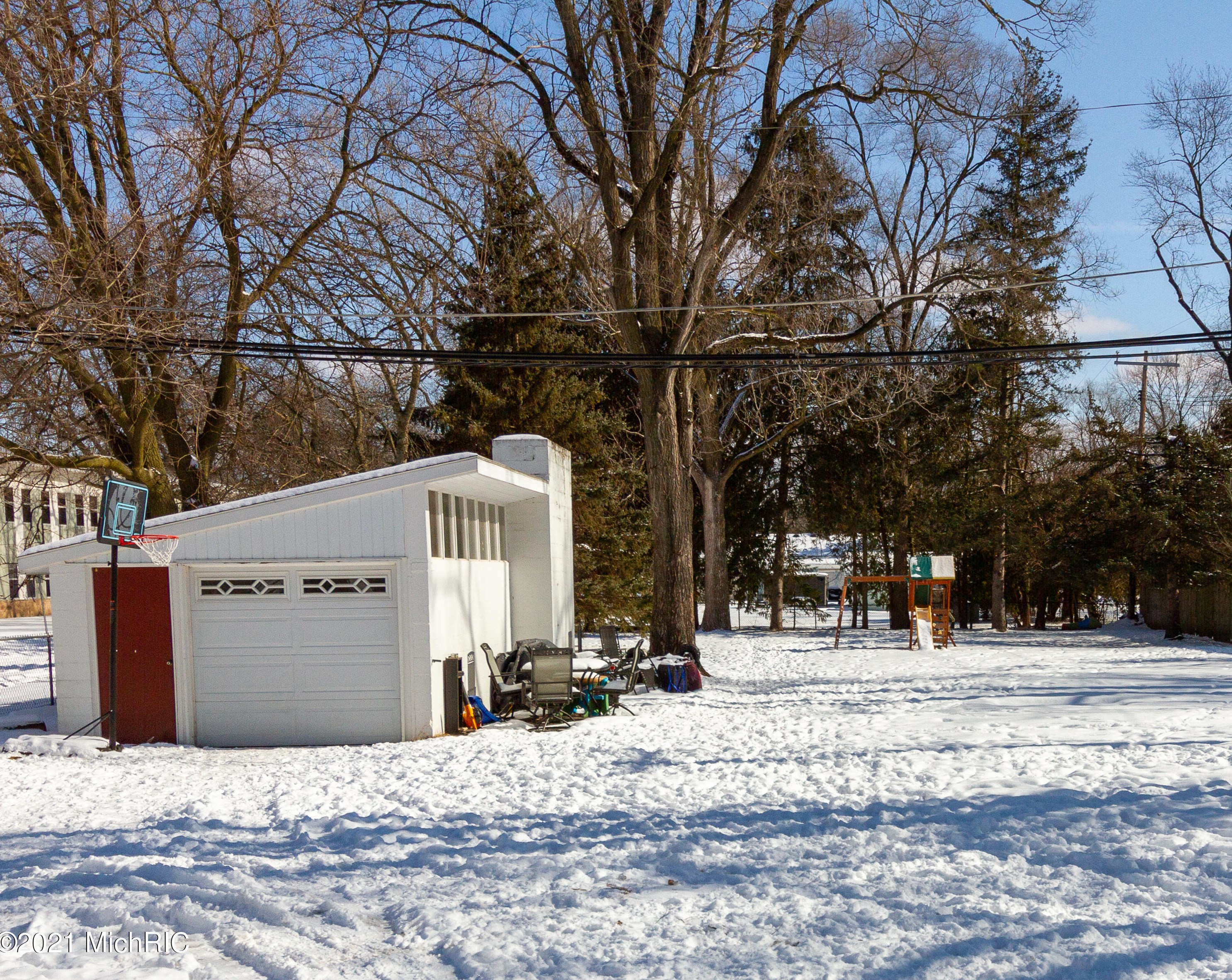 17558 Macarthur, Detroit MI 48240-1946 exterior