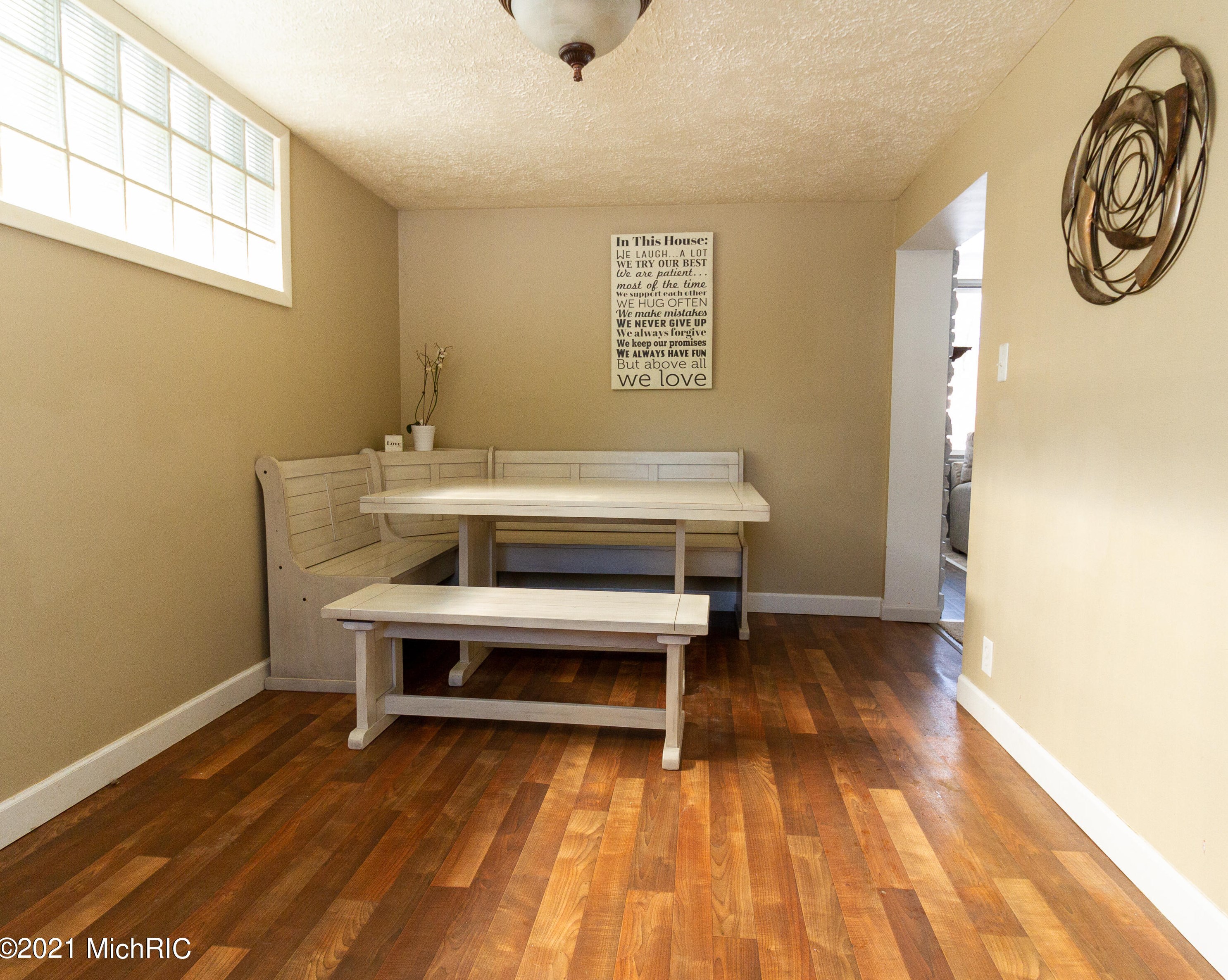 17558 Macarthur, Detroit MI 48240-1946 exterior