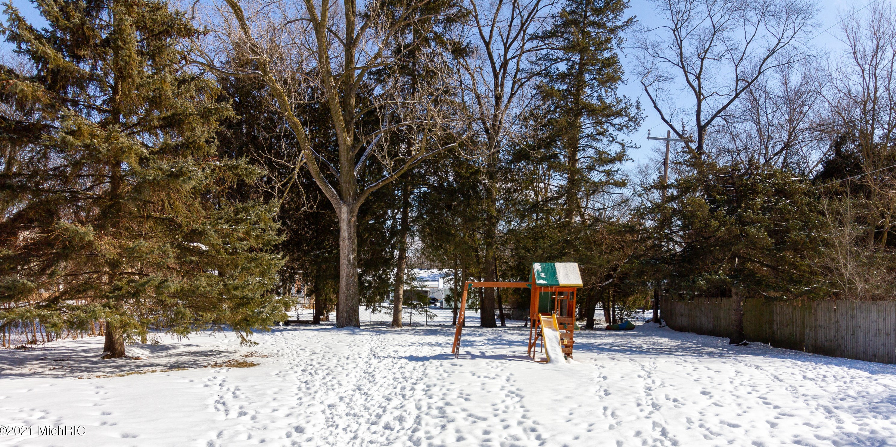 17558 Macarthur, Detroit MI 48240-1946 exterior