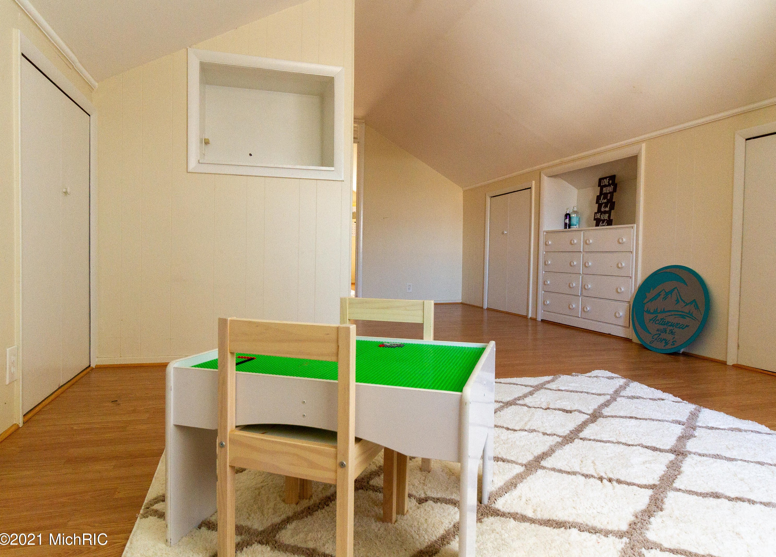 17558 Macarthur, Detroit MI 48240-1946 exterior