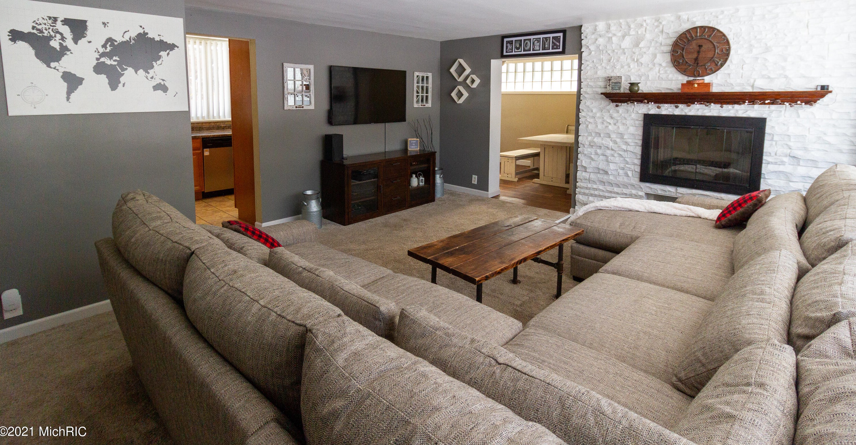 17558 Macarthur, Detroit MI 48240-1946 exterior