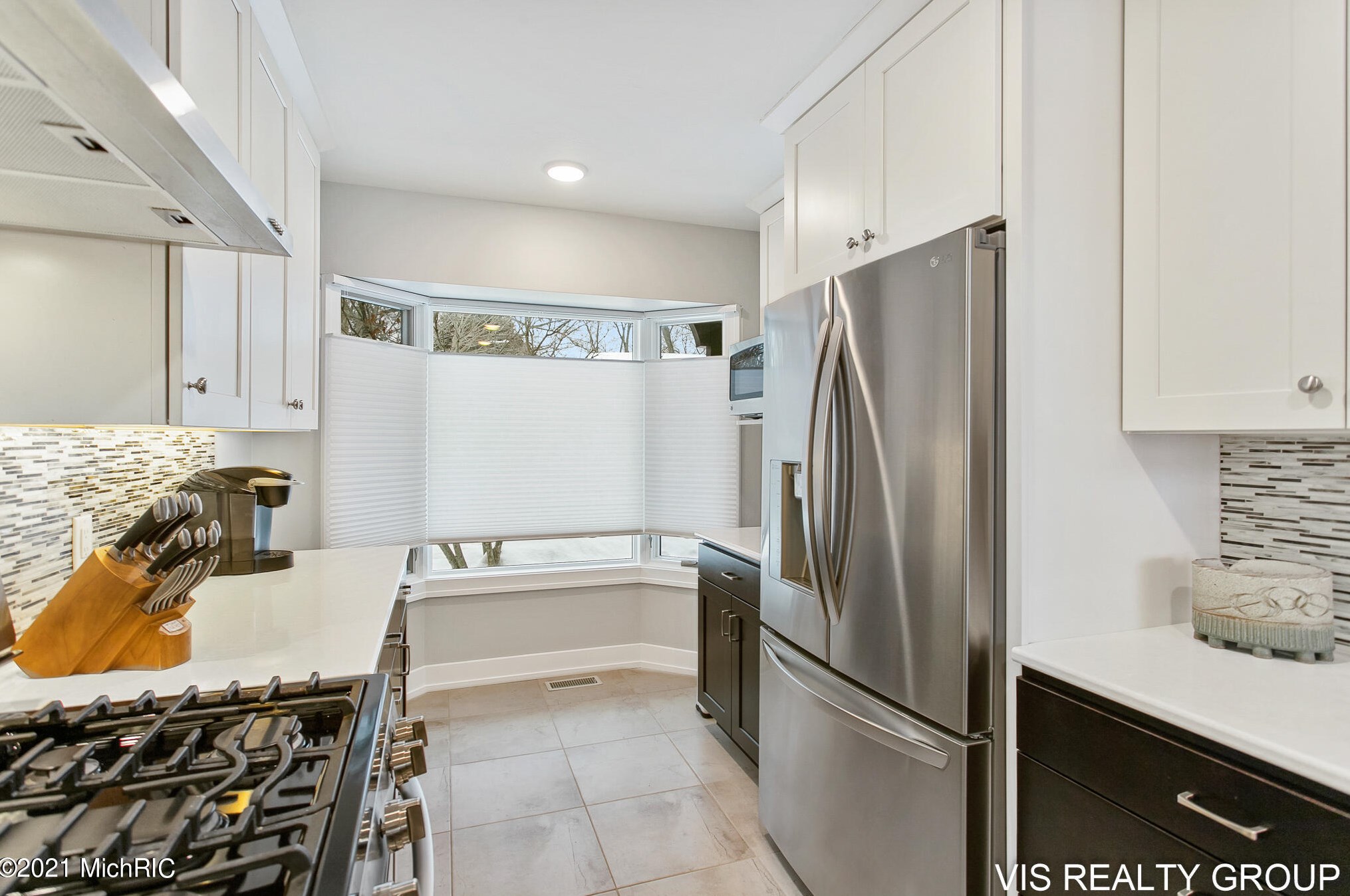 17525 Fruitport Rd, Spring Lake MI 49456-1879 exterior