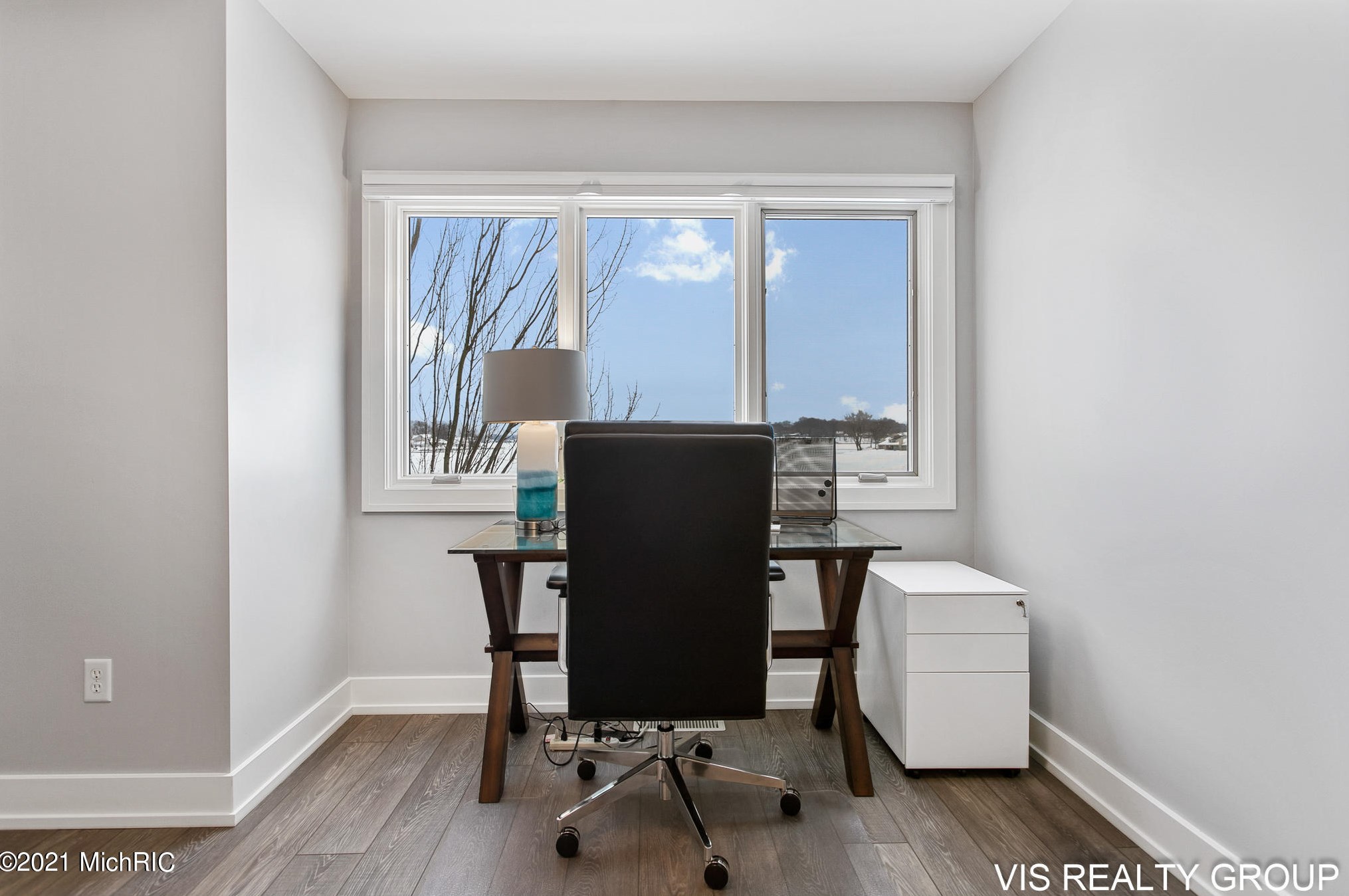 17525 Fruitport Rd, Spring Lake MI 49456-1879 exterior