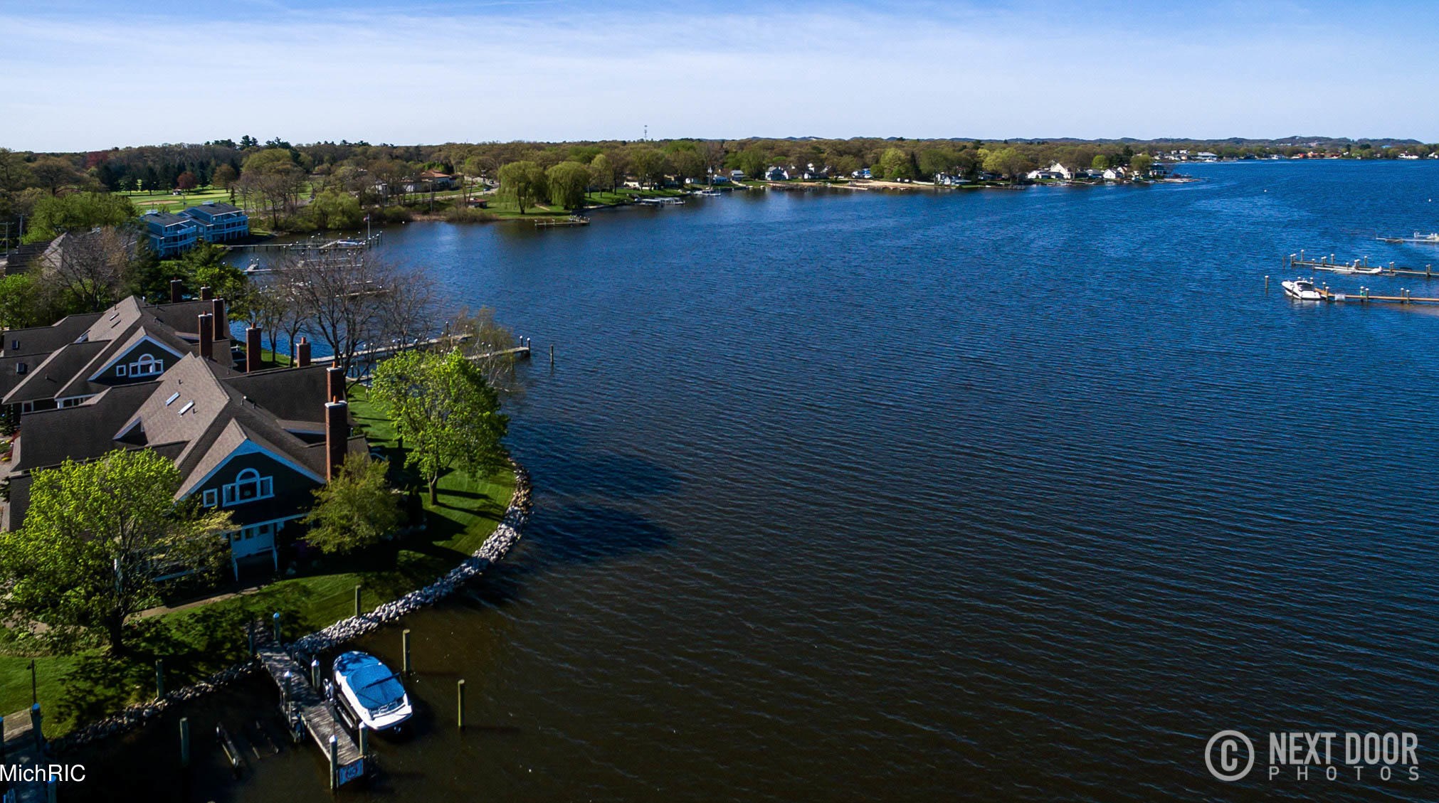 17525 Fruitport Rd, Spring Lake MI 49456-1879 exterior