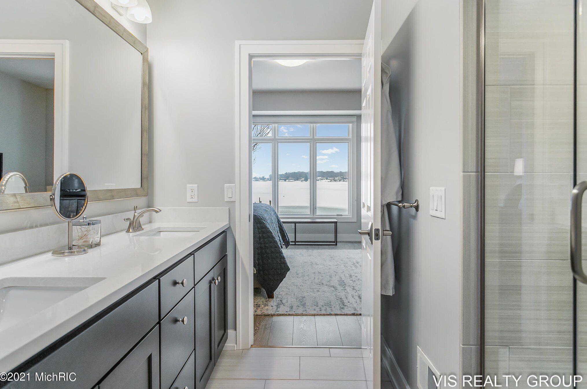 17525 Fruitport Rd, Spring Lake MI 49456-1879 exterior