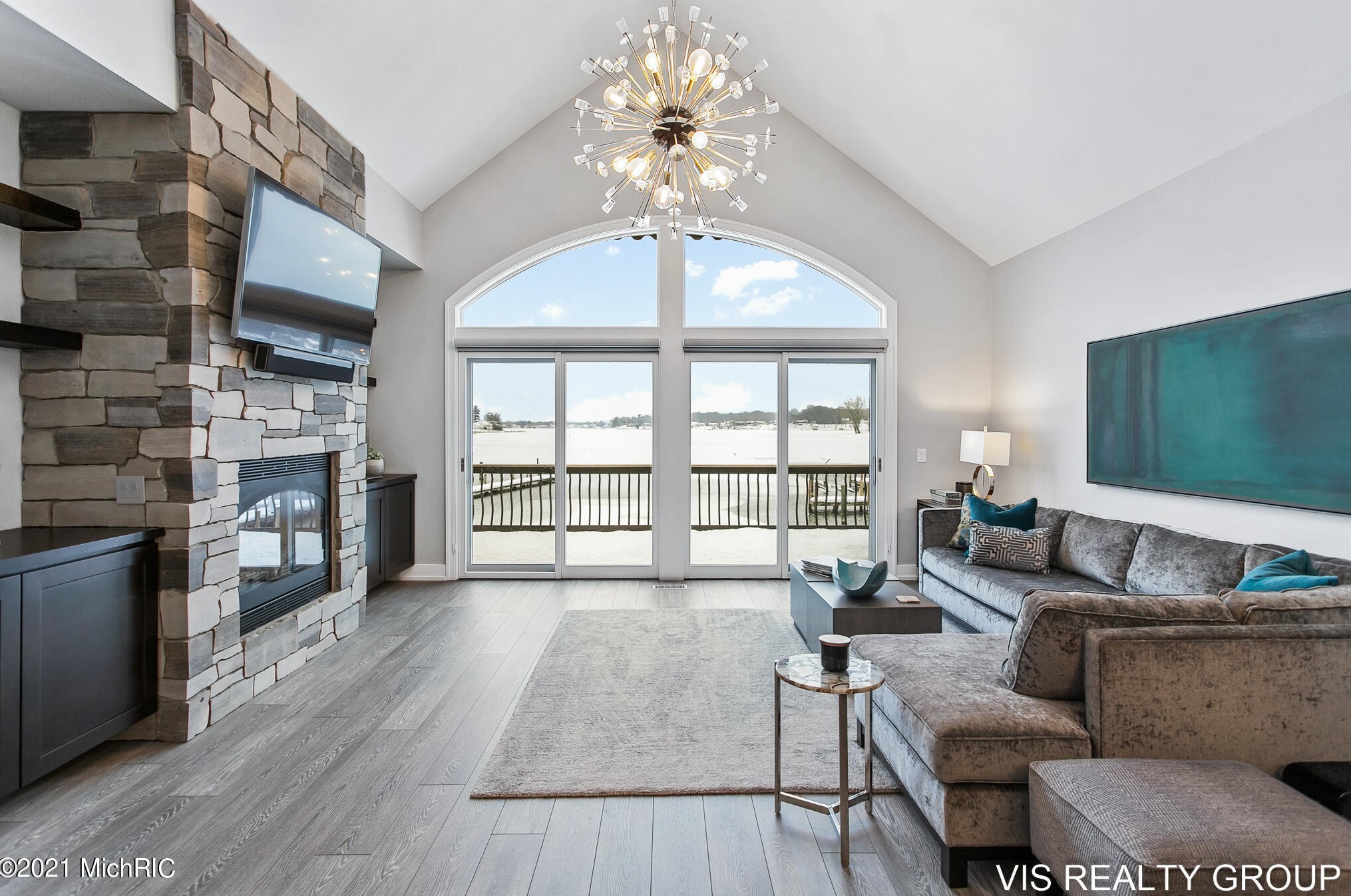 17525 Fruitport Rd, Spring Lake MI 49456-1879 exterior