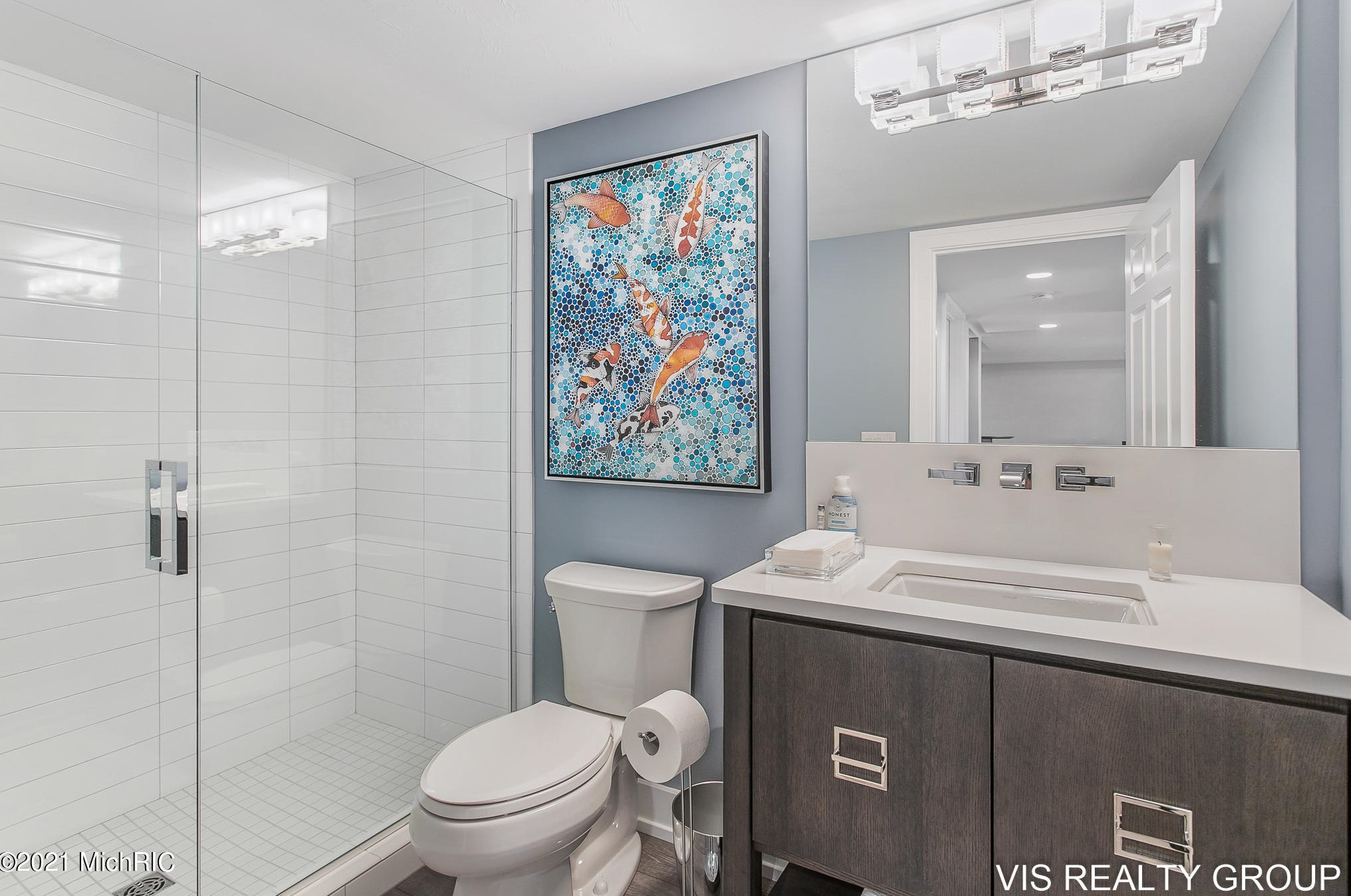 17525 Fruitport Rd, Spring Lake MI 49456-1879 exterior