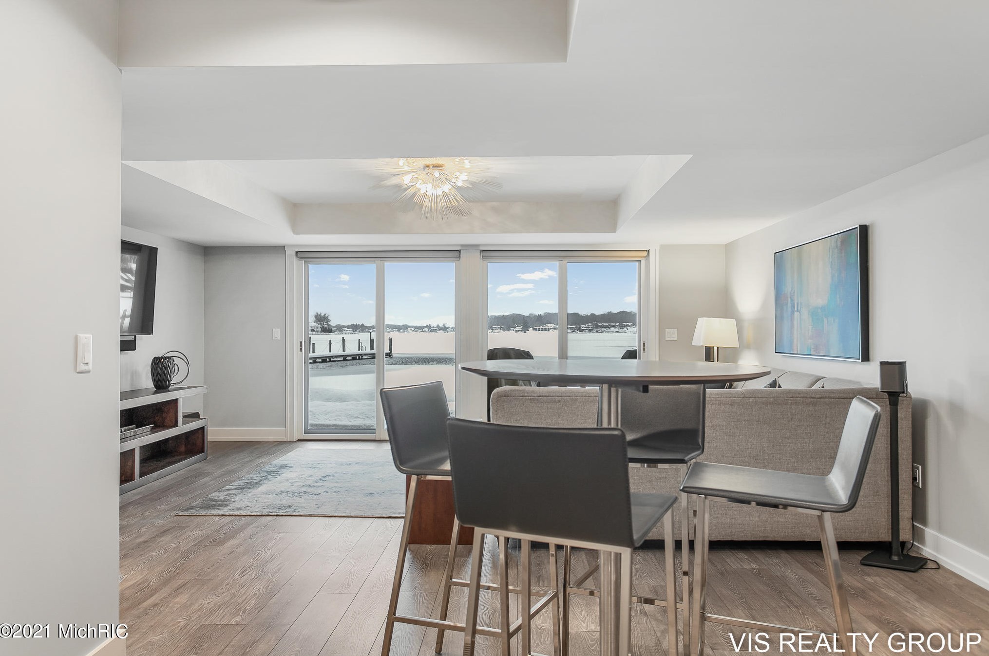 17525 Fruitport Rd, Spring Lake MI 49456-1879 exterior