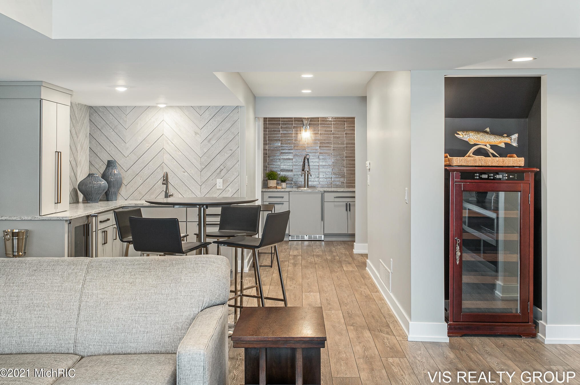 17525 Fruitport Rd, Spring Lake MI 49456-1879 exterior