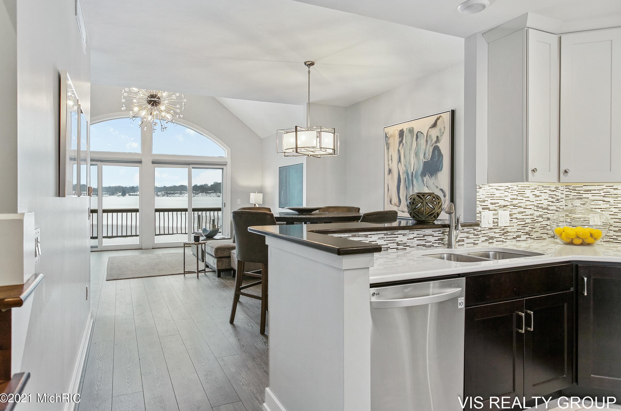 17525 Fruitport Rd, Spring Lake MI 49456-1879 exterior