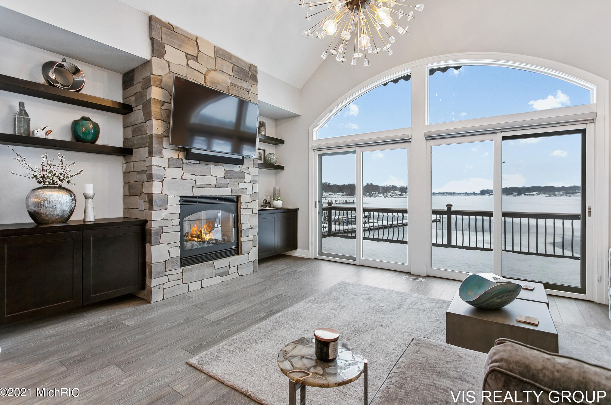 17525 Fruitport Rd, Spring Lake MI 49456-1879 exterior